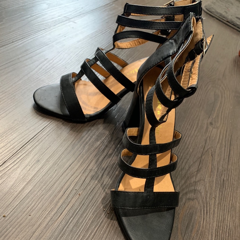 Black clunk heel